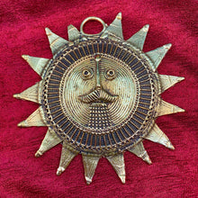 Load image into Gallery viewer, Dhokra metal sun mask