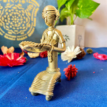 Load image into Gallery viewer, Tribal lady with lamp showpiece