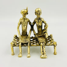 Load image into Gallery viewer, Dhokra tribal family showpiece or figurine