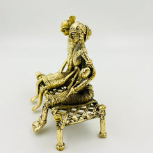 Load image into Gallery viewer, Dhokra tribal family showpiece or figurine