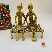 Load image into Gallery viewer, Dhokra tribal family showpiece or figurine